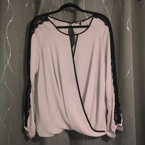 Dressy shirt with lace detailed sleeves